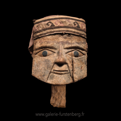 Bundle mask in wood with textile
