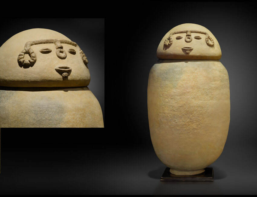 ABSTRACT URN IN TWO PARTS. Ocher beige terracotta. Columbia, Rio Magdalena culture, 800-1400 AD. Height: 59 cm