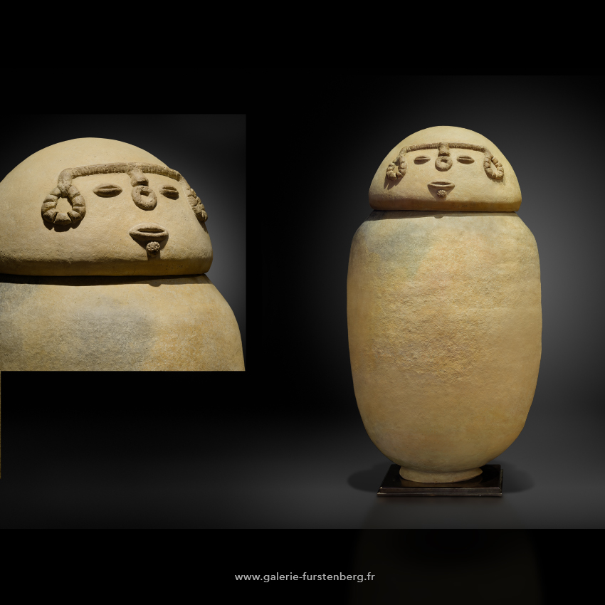 ABSTRACT URN IN TWO PARTS. Ocher beige terracotta. Columbia, Rio Magdalena culture, 800-1400 AD. Height: 59 cm