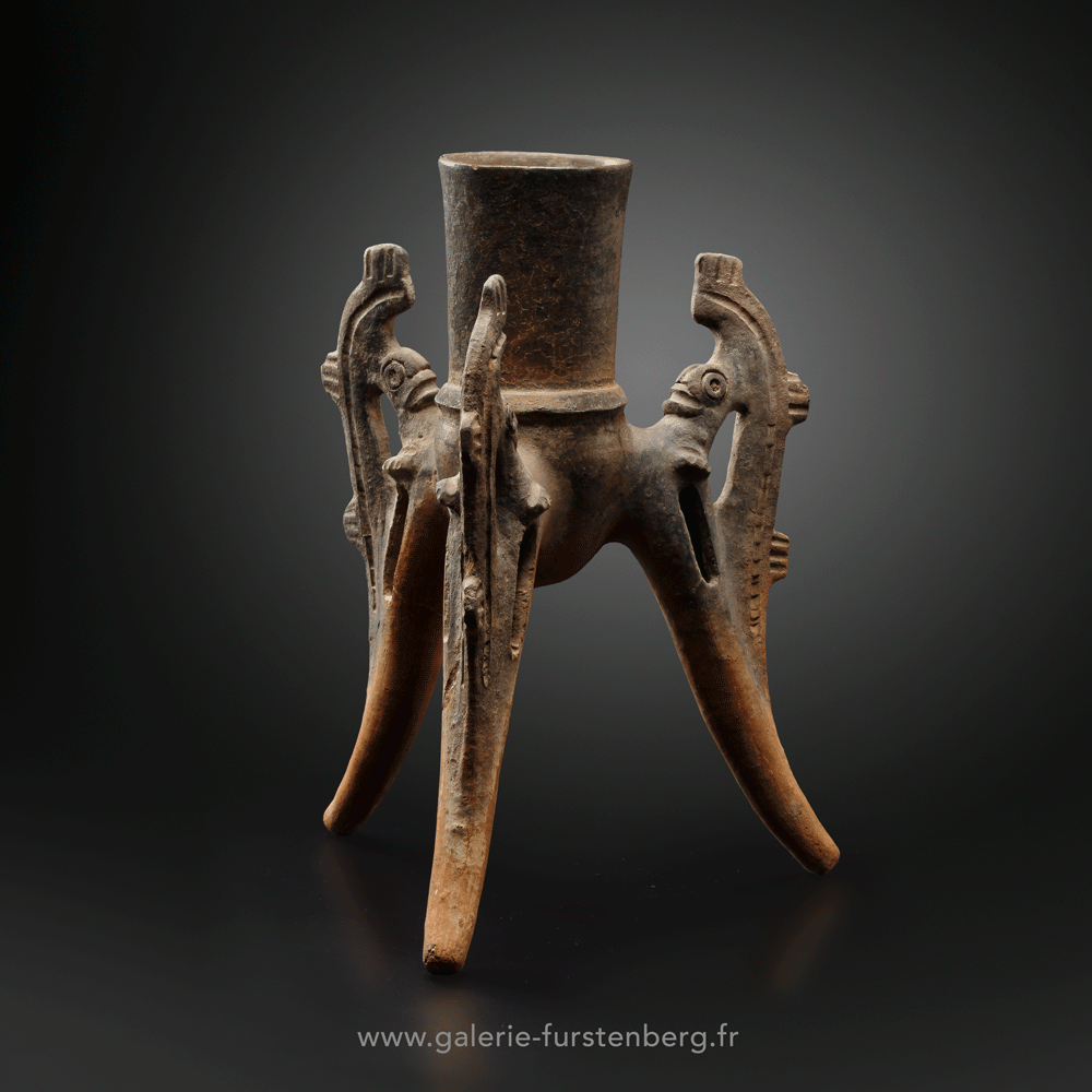 Tripod vessel
