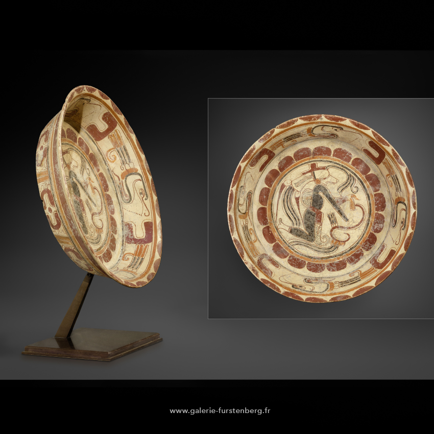 Veracruz vessel painted of a deity Grand plat peint Veracruz
